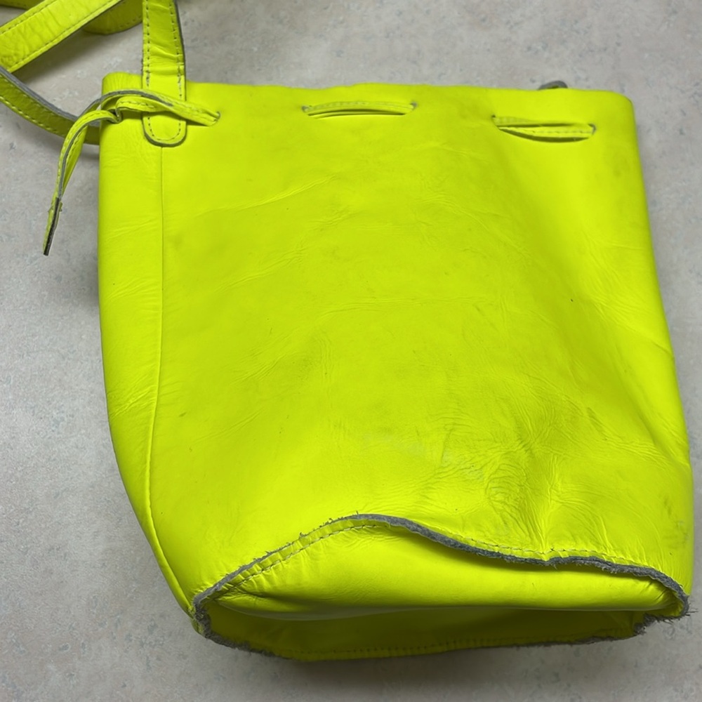 Baggu Crossbody Bag - Picture 5 of 11